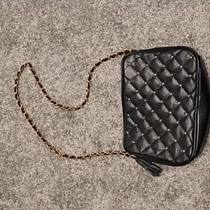 NWOT-Beautiful black gold-beaded purse with gold and black strap.